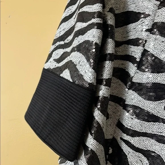 Chic Zebra Patterned Jacket - Picture 7 of 16